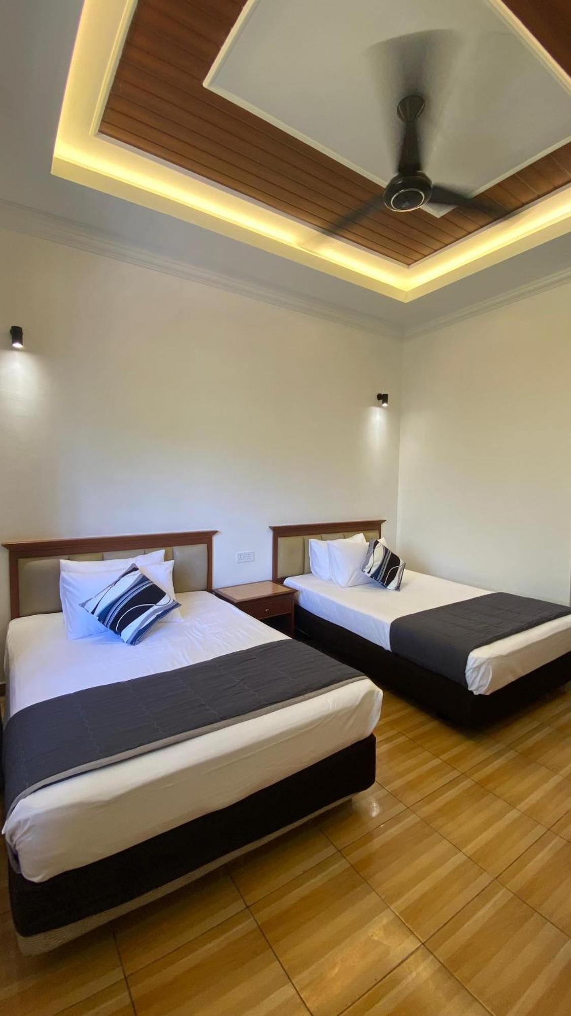 Eleven25 Roomstay Dungun Bagian luar foto