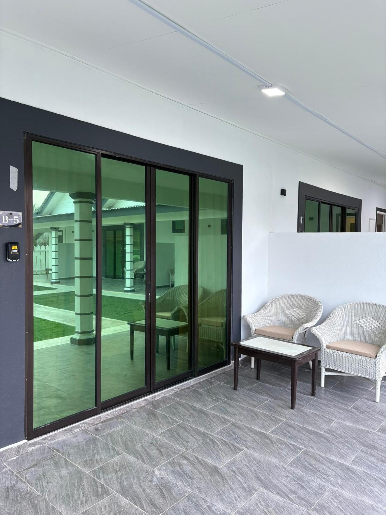 Eleven25 Roomstay Dungun Bagian luar foto
