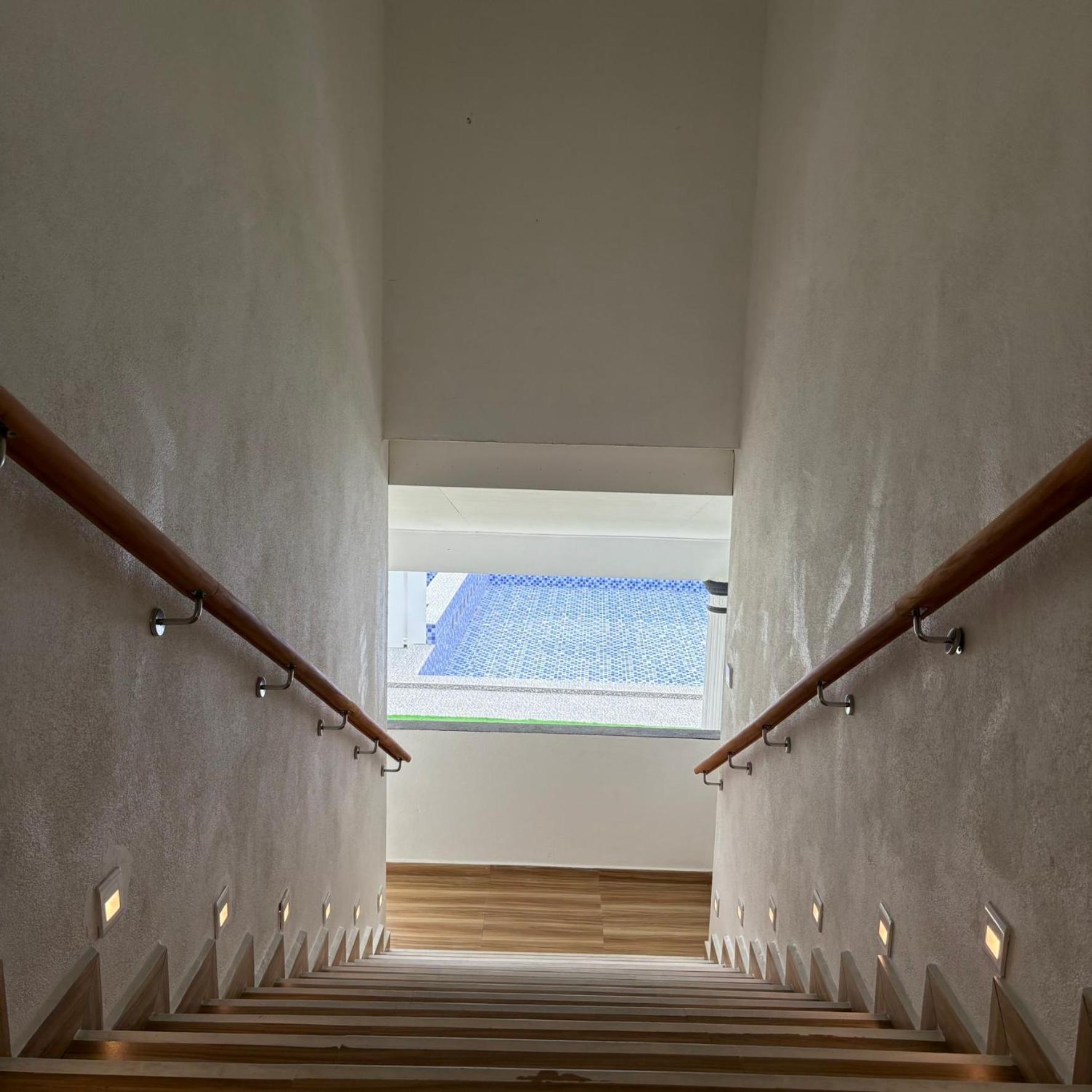 Eleven25 Roomstay Dungun Bagian luar foto